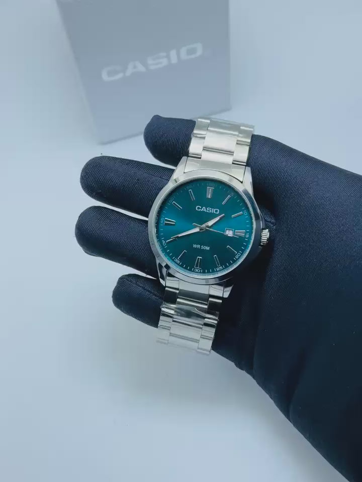 Belle montre CASIO fond bleu